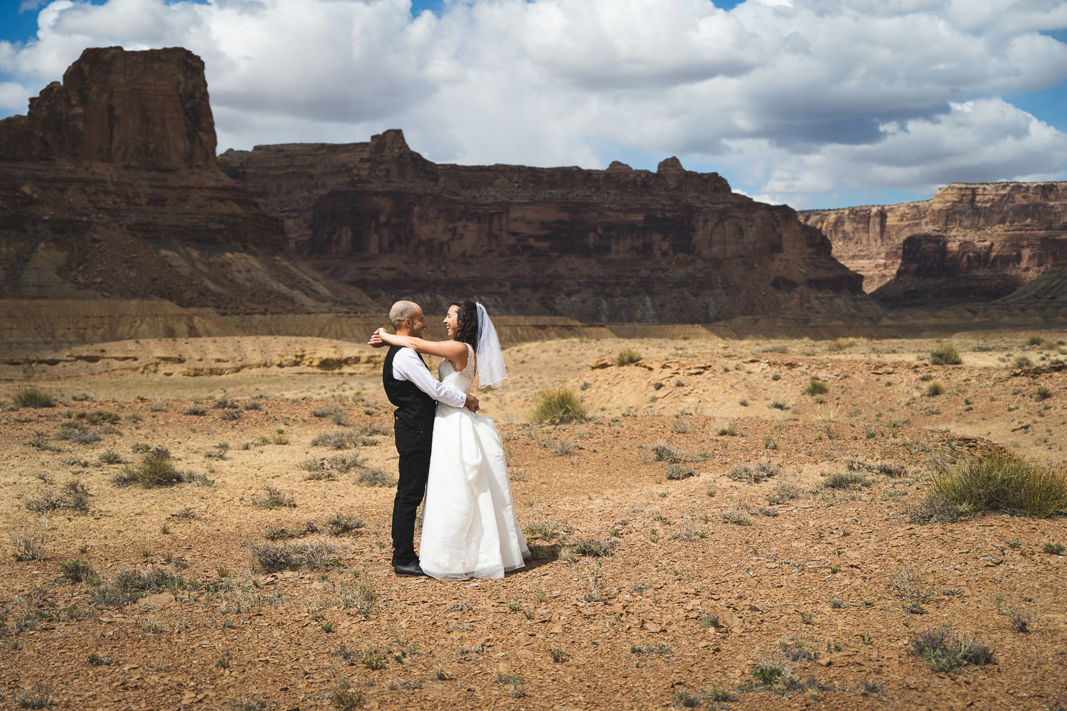wedding couple explores the Utah desert