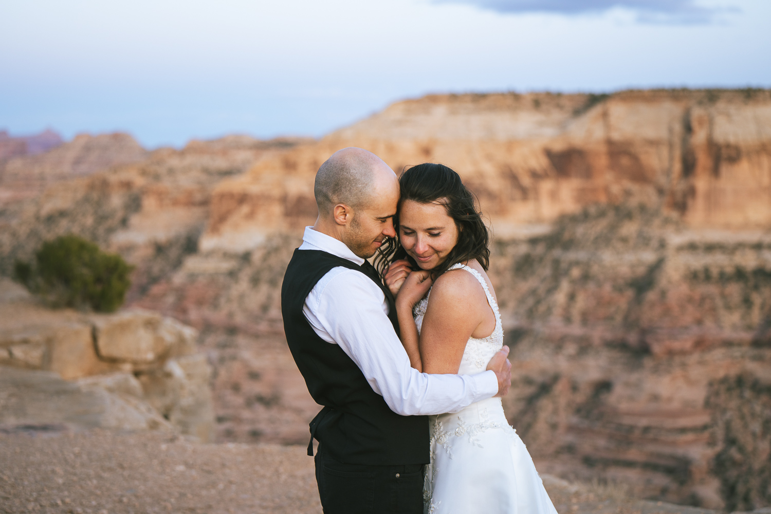 Adventure elopement in the Utah desert